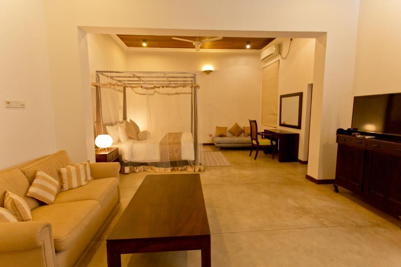 Swanee Grand Hotel Negombo Exterior photo