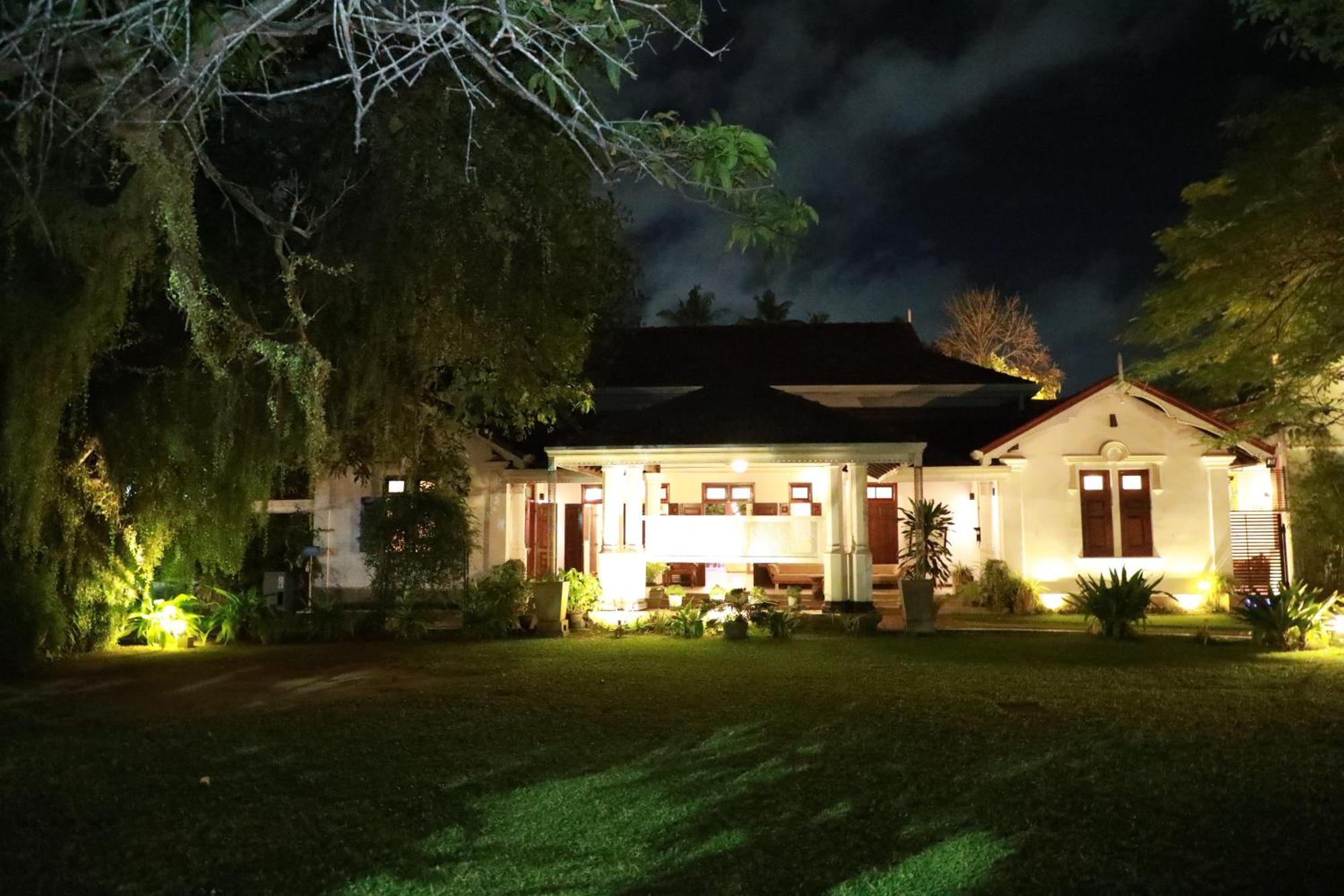 Swanee Grand Hotel Negombo Exterior photo