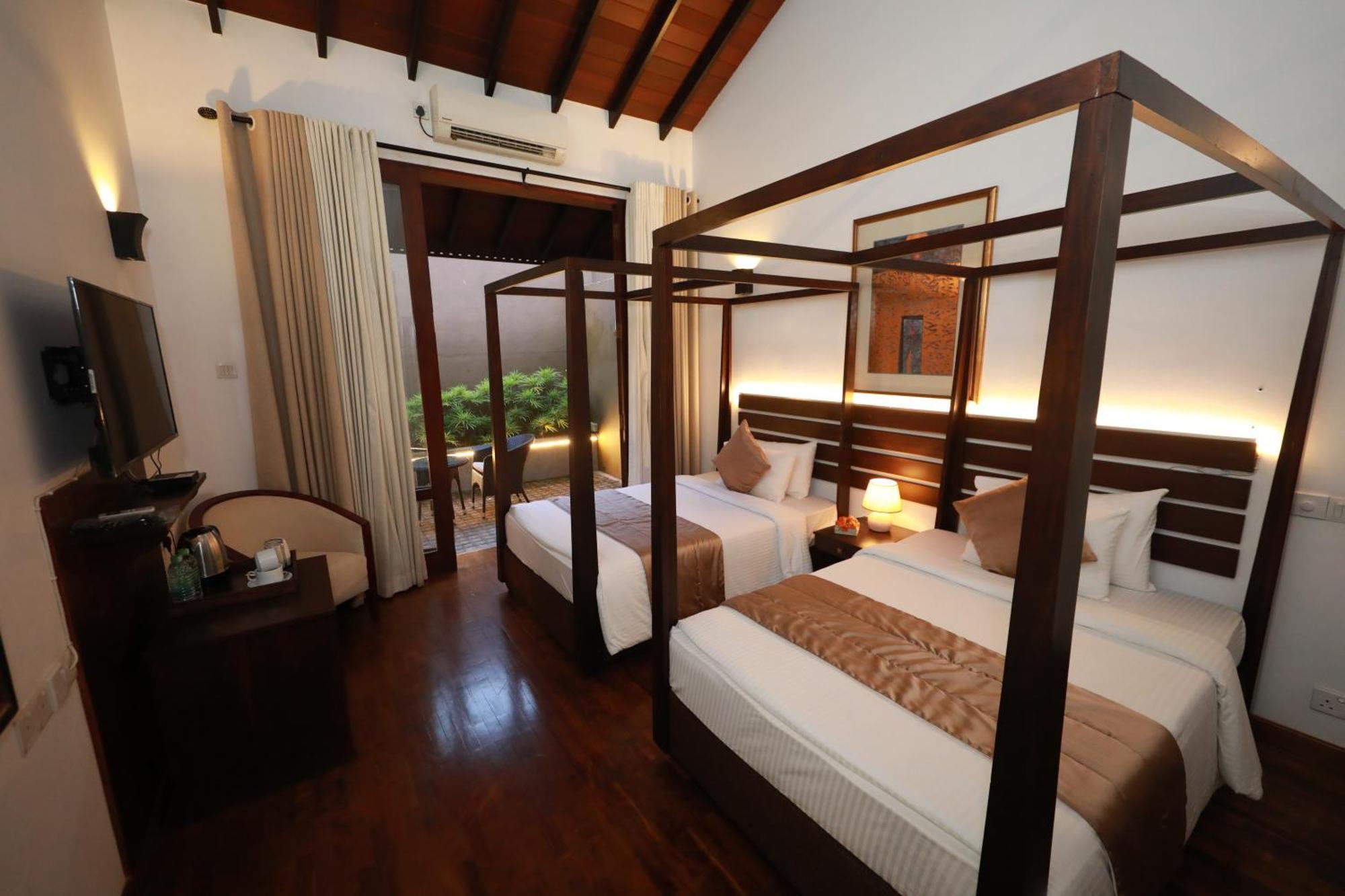 Swanee Grand Hotel Negombo Exterior photo