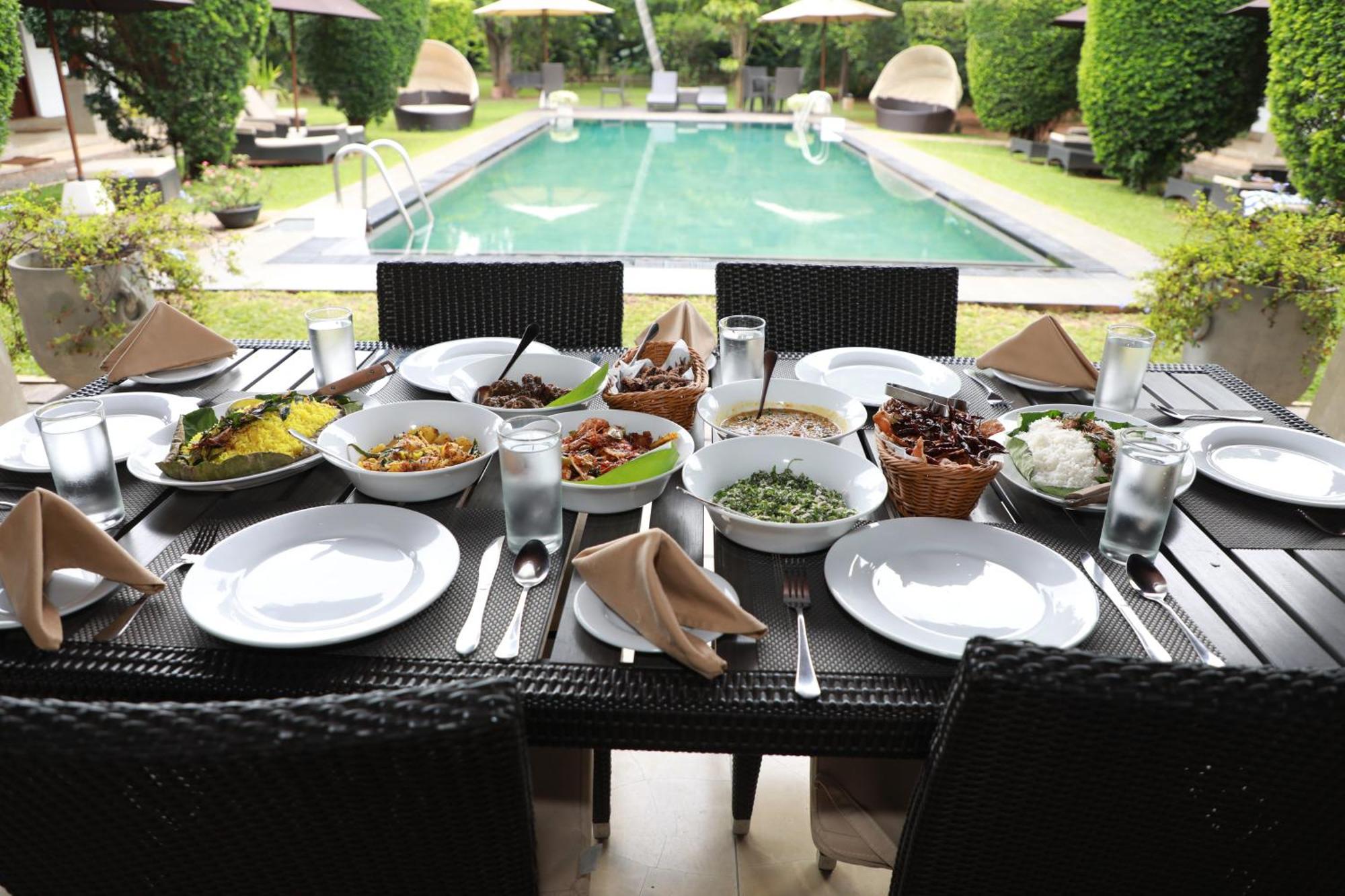 Swanee Grand Hotel Negombo Exterior photo